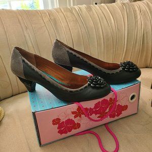 Poetic License black/gray leather heels